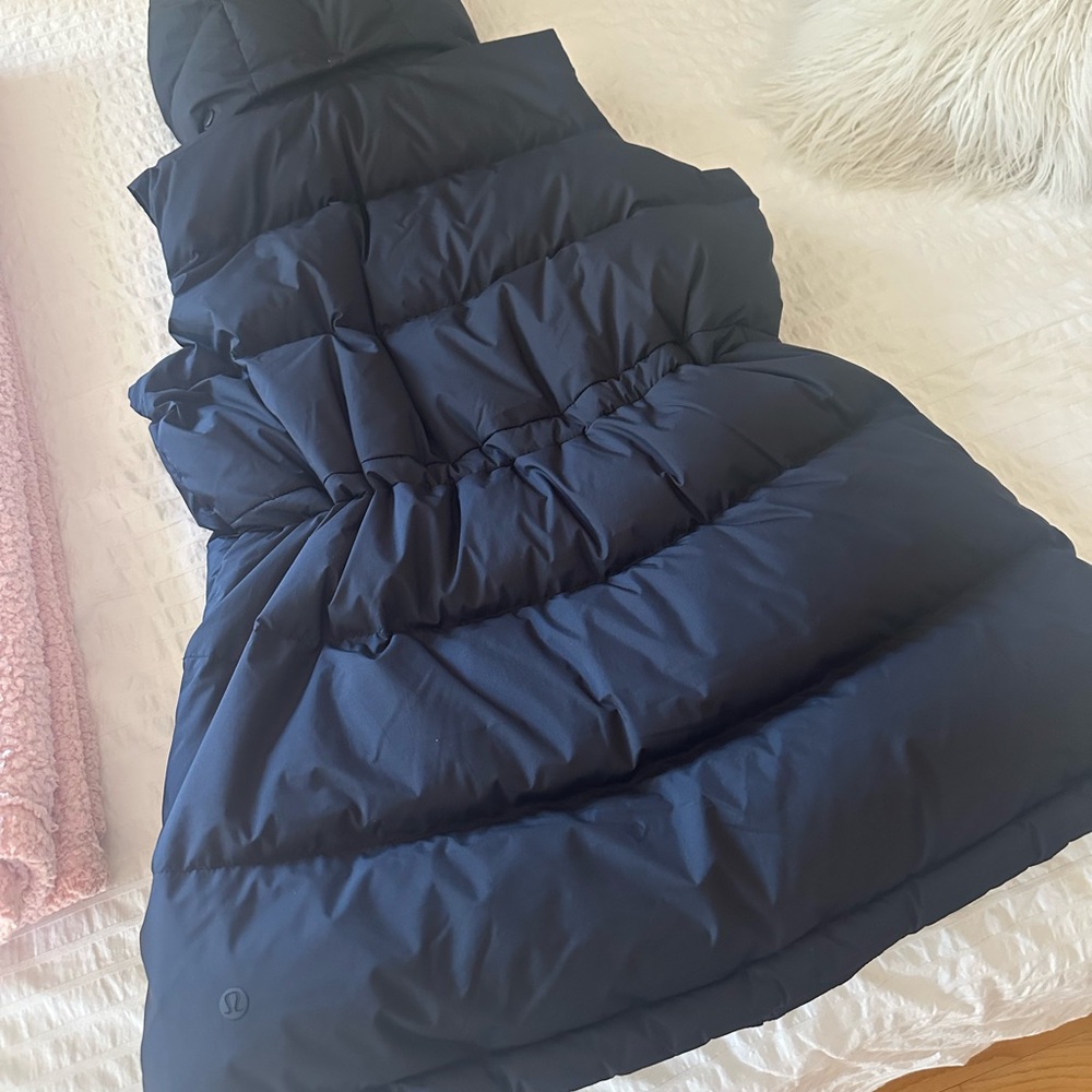 lululemon athletica Black Puffer Vest - Picture 2 of 4